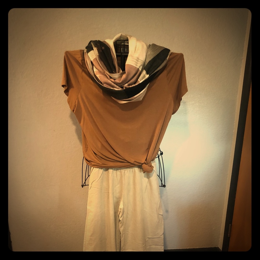 Brown/gold t-shirt